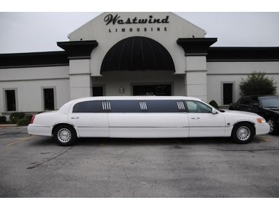 Limo, limousine, lincoln, town car, 1999, white, stretch, mega, luxury, sedan,