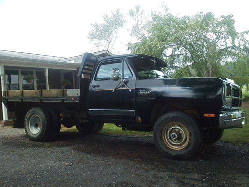 ***********1991 dodge w350 cummins 5 speed 4x4 ram**********