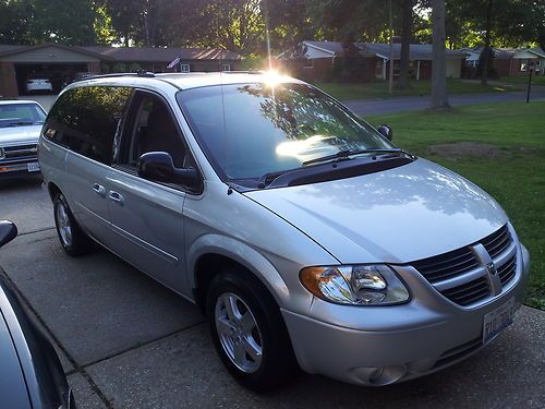 2005 dodge grand caravan sxt mini passenger van 4-door 3.8l