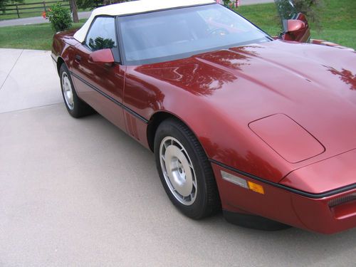 86 corvette convertable 1 owner- 6014 miles ,  very nice !!