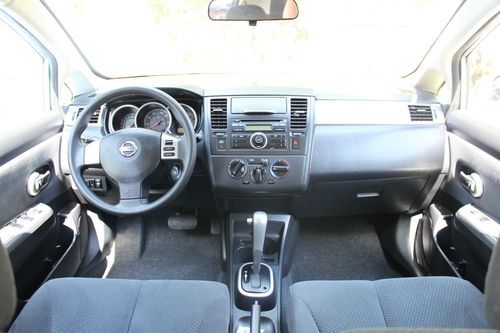2012 nissan versa 1.8 s hatchback 4-door 1.8l clean low miles