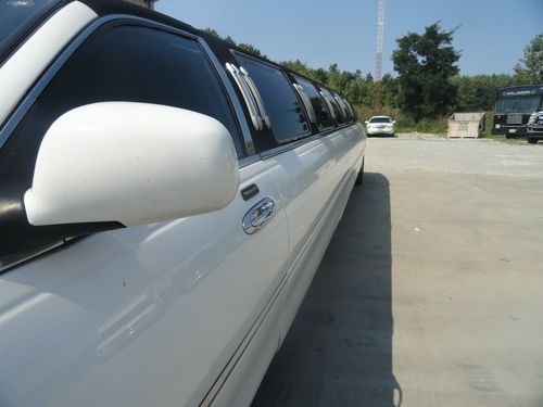 2001 Lincoln Town Car Executive 175