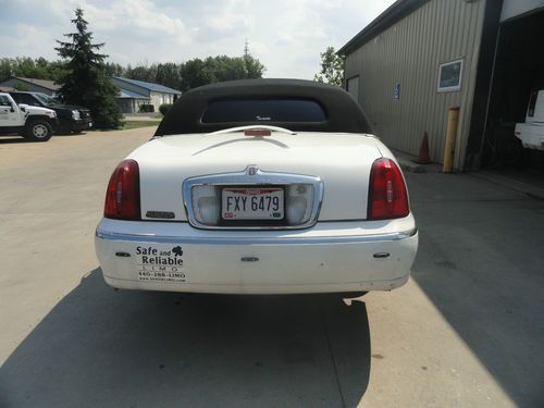 2001 Lincoln Town Car Executive 175