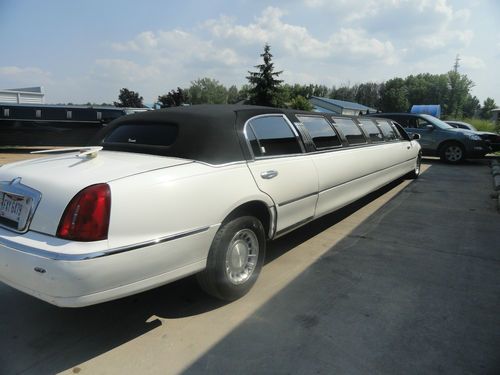 2001 Lincoln Town Car Executive 175