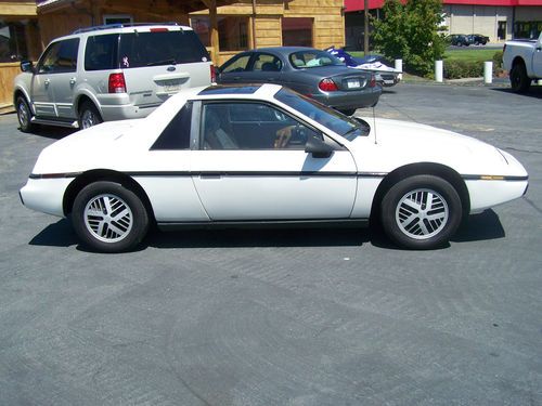 1985 pontiac fiero se coupe 2-door 2.5l