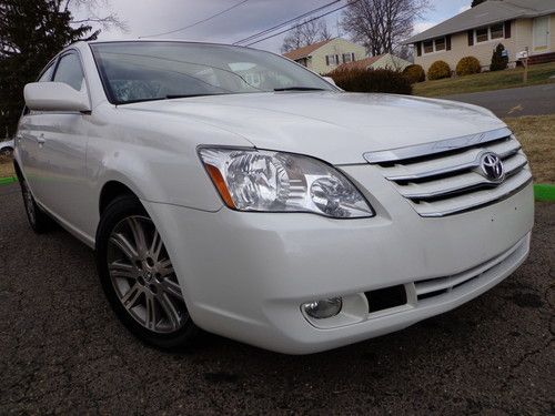 2006 avalon limted, white, 102k miles, climated seats, navigation