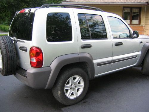 2004 Jeep Liberty Renegade Sport Utility 4-Door 3.7L, image 2
