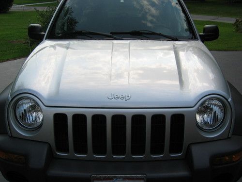 2004 Jeep Liberty Renegade Sport Utility 4-Door 3.7L, image 3