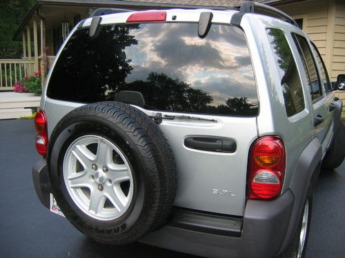 2004 Jeep Liberty Renegade Sport Utility 4-Door 3.7L, image 4