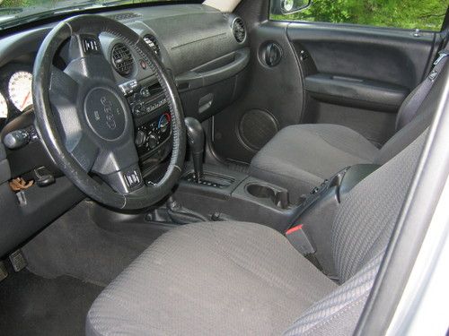 2004 Jeep Liberty Renegade Sport Utility 4-Door 3.7L, image 5