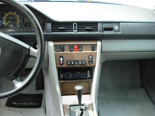 1989 Mercedes-Benz 300CE Base Coupe 2-Door 3.0L, image 13