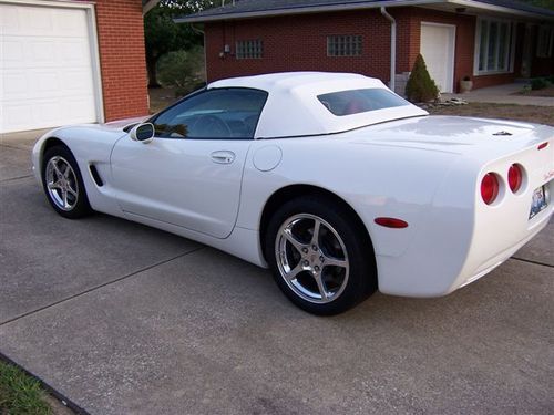 2002 chevrolet corvette base convertible 2-door 5.7l