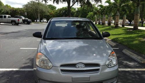 2007 hyundai accent gs hatchback 2-door 1.6l