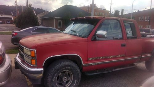 1992 gmc sierra k1500 163,132 miles no key no clue if runs super rusty