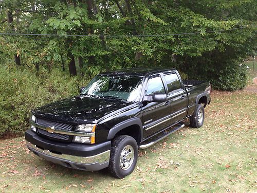 2004 chevrolet silverado ls 2500hd crew cab 4x4 only 25k miles ( mint ! )