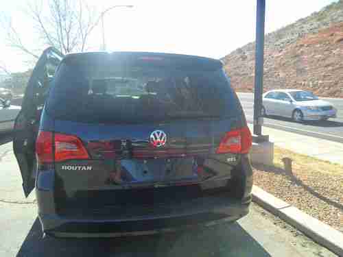 2009 Volkswagen Routan SEL Mini Passenger Van 4-Door 4.0L, image 3