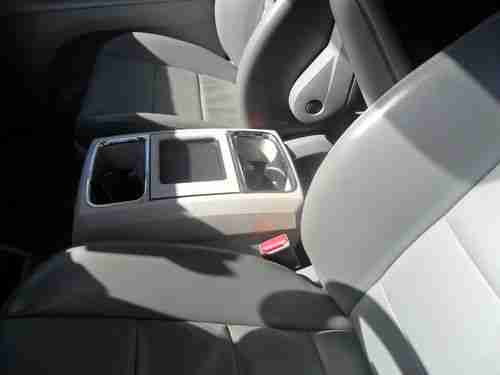 2009 Volkswagen Routan SEL Mini Passenger Van 4-Door 4.0L, image 13