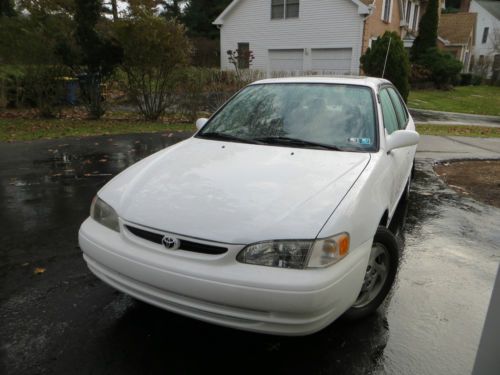 2000 toyota corolla le sedan 4-door 1.8l - mint, near new condition.