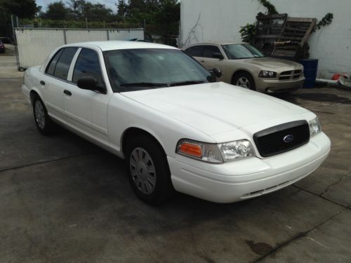 2009 Ford Crown Victoria Police Interceptor Sedan P71, image 2