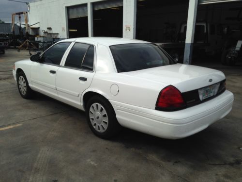2009 Ford Crown Victoria Police Interceptor Sedan P71, image 3