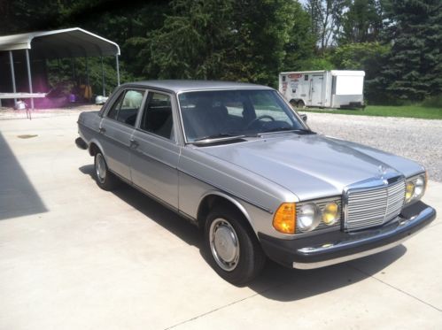 1982 mercedes-benz 240d base sedan 4-door 2.4l