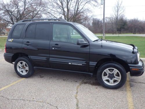 2003 chevrolet tracker 105,000 miles 4x4  4-door 2.0l 4 cylinder great condition