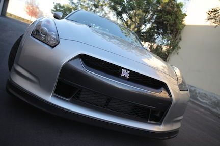 2009 nissan gt-r premium coupe 2-door 3.8l