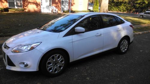 2012 ford focus se sedan 38 mpg highway! great deal!