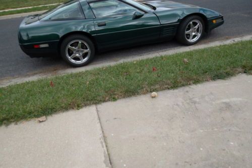 1992 chevrolet corvette base hatchback 2-door 5.7l