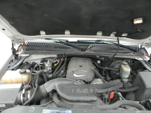 2002 GMC Yukon XL 1500 SLT Sport Utility 4-Door 5.3L, image 6