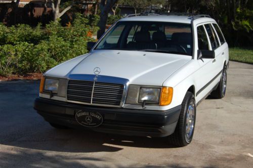 300te wagon.  3rd row.  white/grey.  excellent condition.