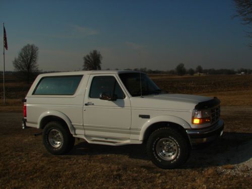 Low milage all original white ford 4x4 bronco in excellent shape