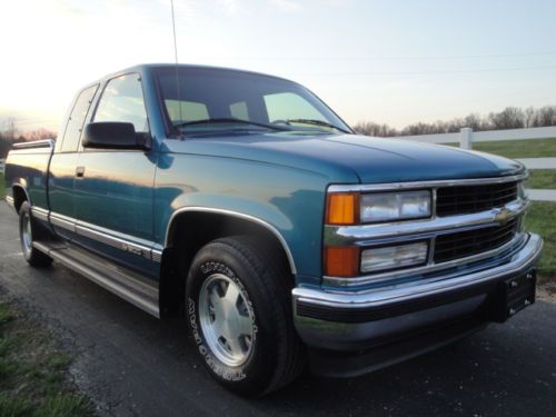 1997 chevy c1500 silverado ext cab 32,000 actual miles 350 auto clean &amp; original
