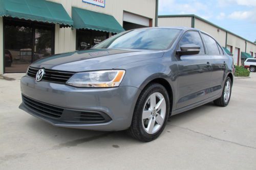 2011 vw tdi diesel sedan runsgreat low  miles fl car like new low reserve &amp;price