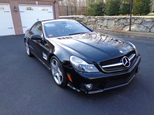 2011 mercedes-benz sl63 amg base convertible 2-door 6.3l / only 26000 miles