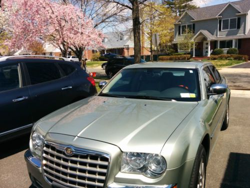 Chrysler 300 - silver (original owner)