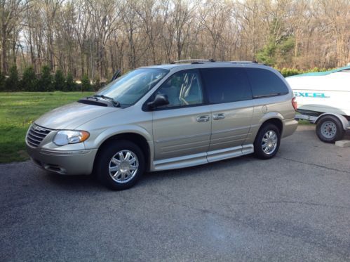 2005 chrysler town &amp; country entervan handicap