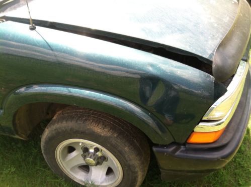 1998 Chevrolet S10 Base Standard Cab Pickup 2-Door 2.2L, image 3