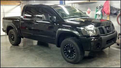 2007 nissan titan 4x4 se cc black'd out