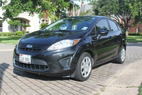 2011 ford fiesta s sedan 4-door 1.6l extra clean, low miles, 40 mpg