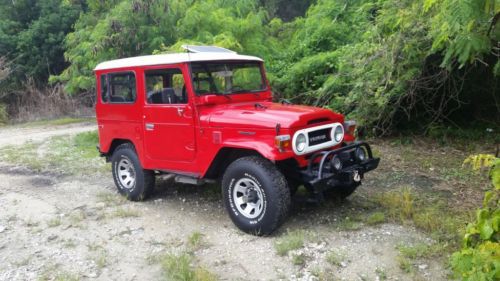 1977 toyota land cruiser fj40 4x4 classic v8 ,4 speed ,leather ,no rust