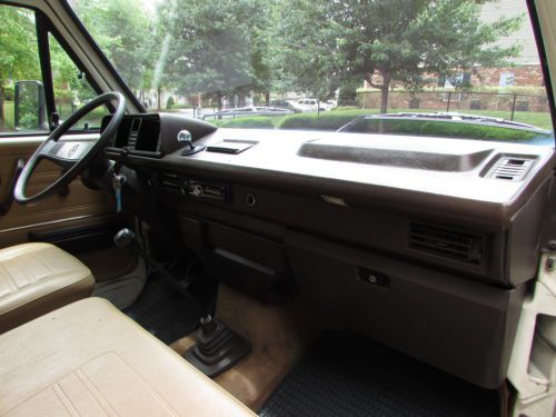 base/commercial model with bench seat, image 40