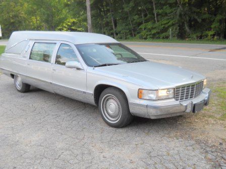 1996 Cadillac Fleetwood Brougham Hearse  5.7L, image 2