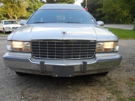 1996 Cadillac Fleetwood Brougham Hearse  5.7L, image 4