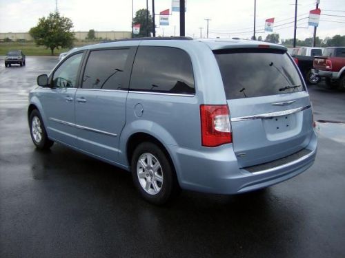2013 chrysler town & country touring