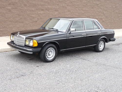 1985 mercedes benz 300d turbo diesel..looks and runs great..sunrooof..125k miles