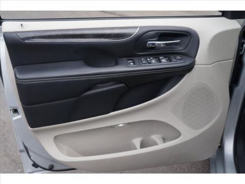 2012 chrysler town & country sport