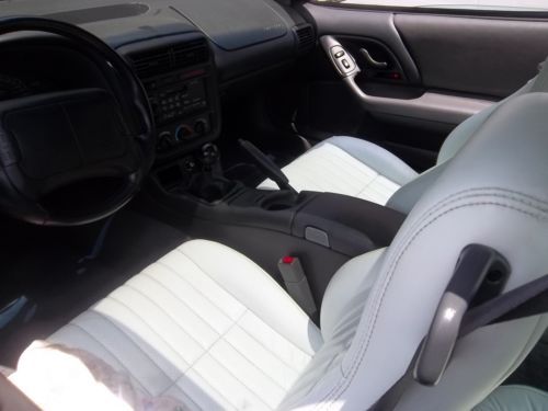 1997 CAMARO Z28 30TH ANNIVERSARY AWARD WINNER ! 13 K ORIG MILES ,6SPD LT1, US $15,900.00, image 4