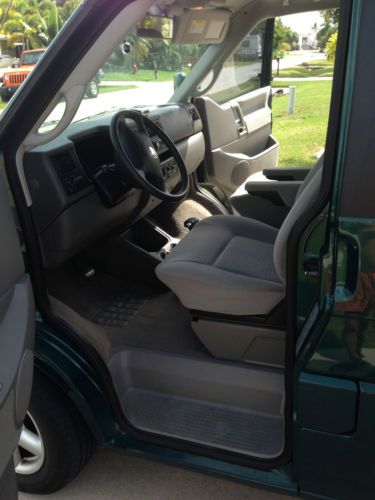 2003 Volkswagen EuroVan Passenger Van 3-Door & Rear Lift Door, image 7