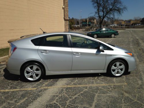 2013 toyota prius- top of the line trim package